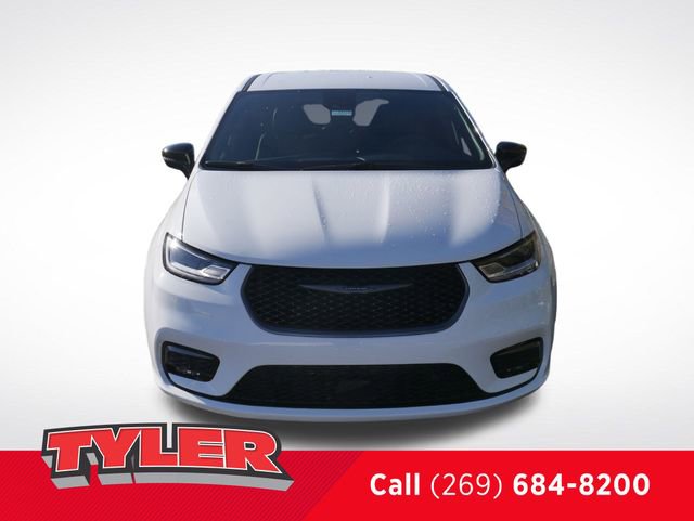 New 2026 Chrysler Pacifica Select FWD image 2