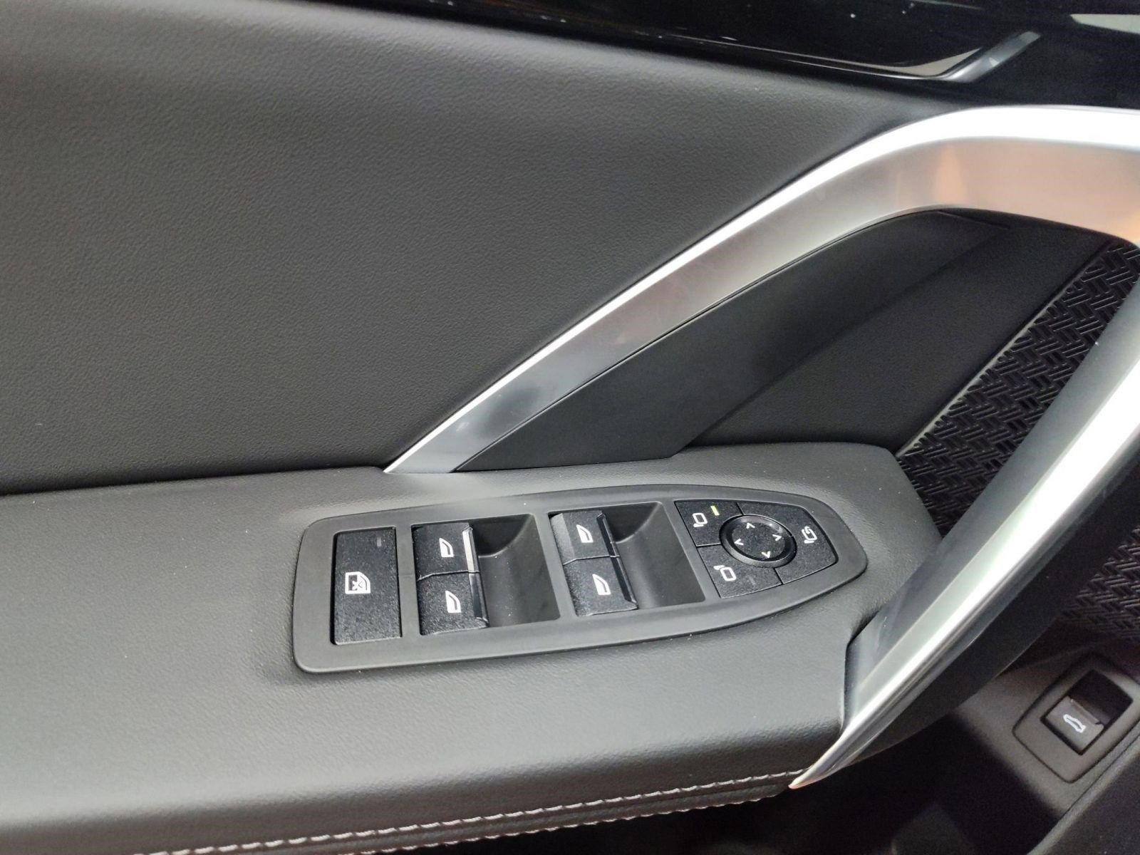 Used 2025 BMW X1 xDrive28i w/ Premium Package image 11