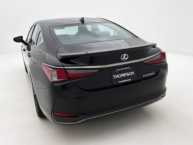 Certified 2022 Lexus ES 300h F Sport w/ Accessory Package FWD image 11
