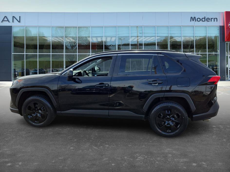 Used 2020 Toyota RAV4 LE image 7