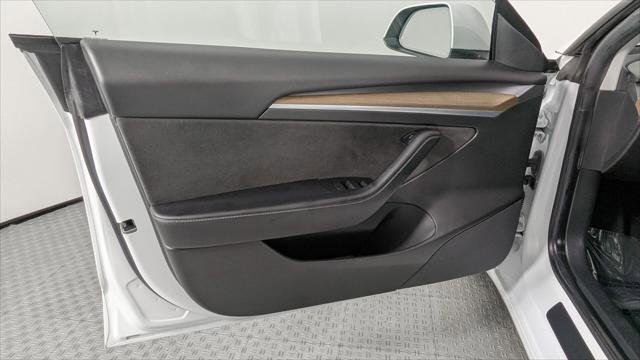 Used 2021 Tesla Model 3 Standard Range Plus image 12