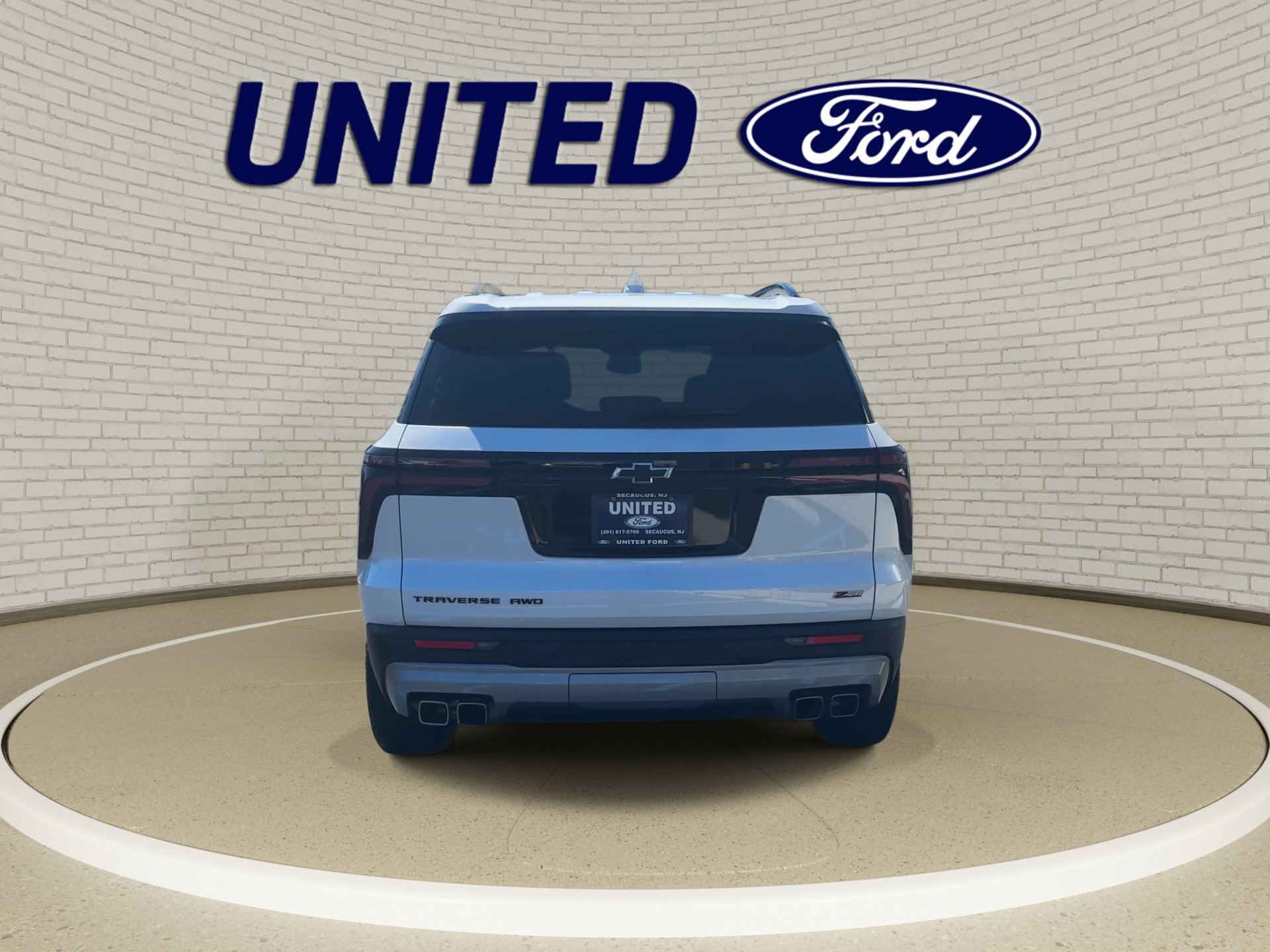 Used 2024 Chevrolet Traverse Z71 w/ LPO, Floor Liner Package AWD/4WD image 9