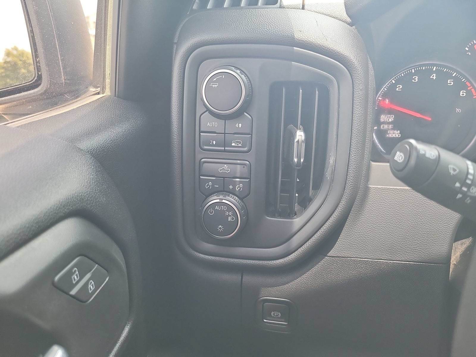 Used 2023 Chevrolet Silverado 1500 Custom AWD/4WD image 16