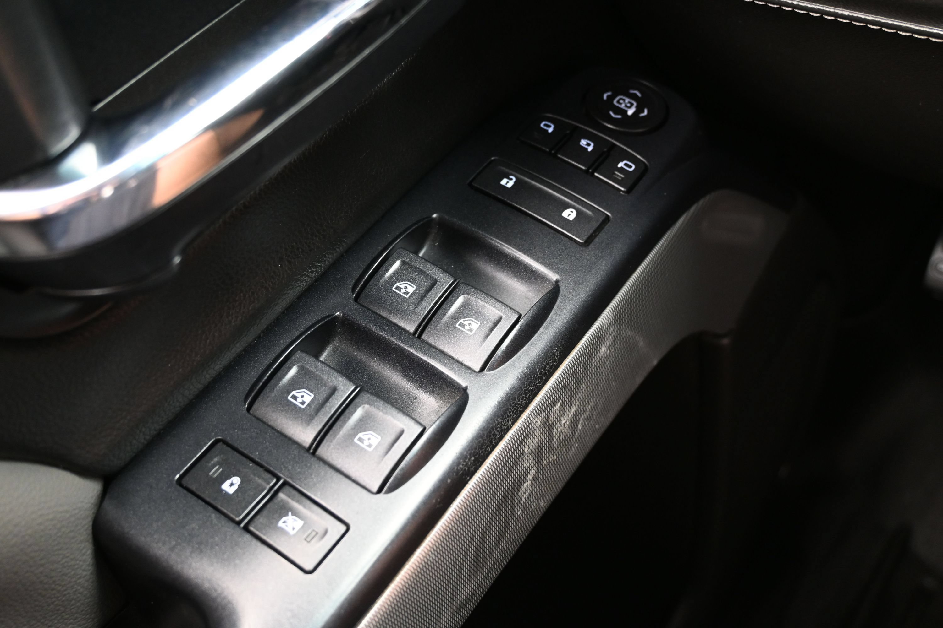Used 2018 Chevrolet Silverado 1500 LTZ Z71 AWD/4WD image 25