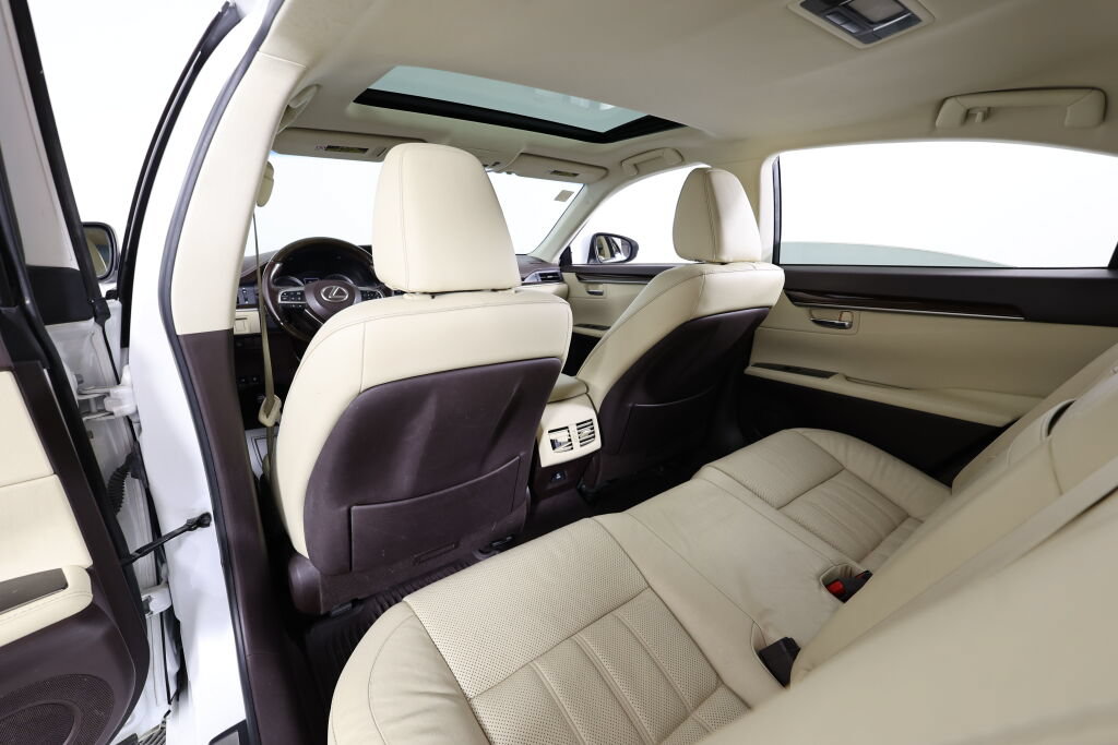 Used 2016 Lexus ES 300h w/ Luxury Package w/Wood Trim FWD image 14