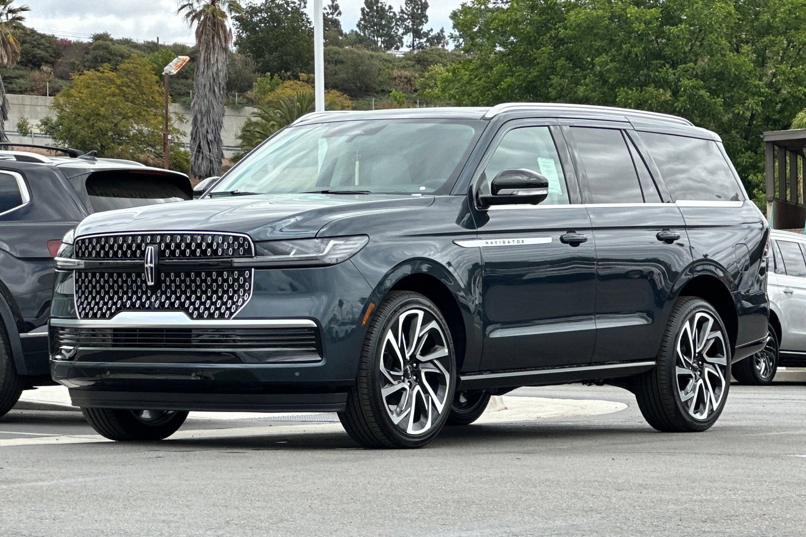 New 2026 Lincoln Navigator Reserve AWD/4WD image 7