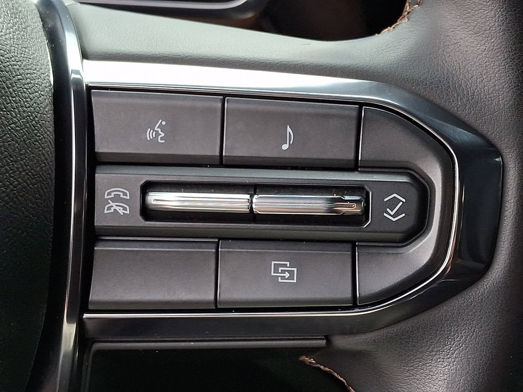 Used 2024 GMC Canyon AT4 w/ Technology Package AWD/4WD image 22