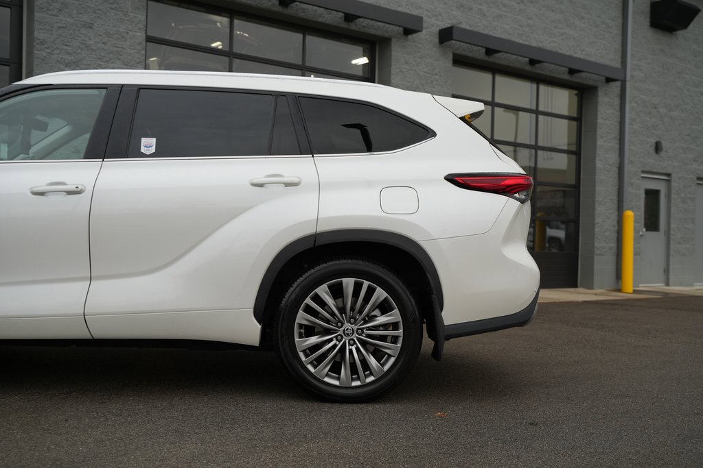Used 2021 Toyota Highlander Platinum image 12