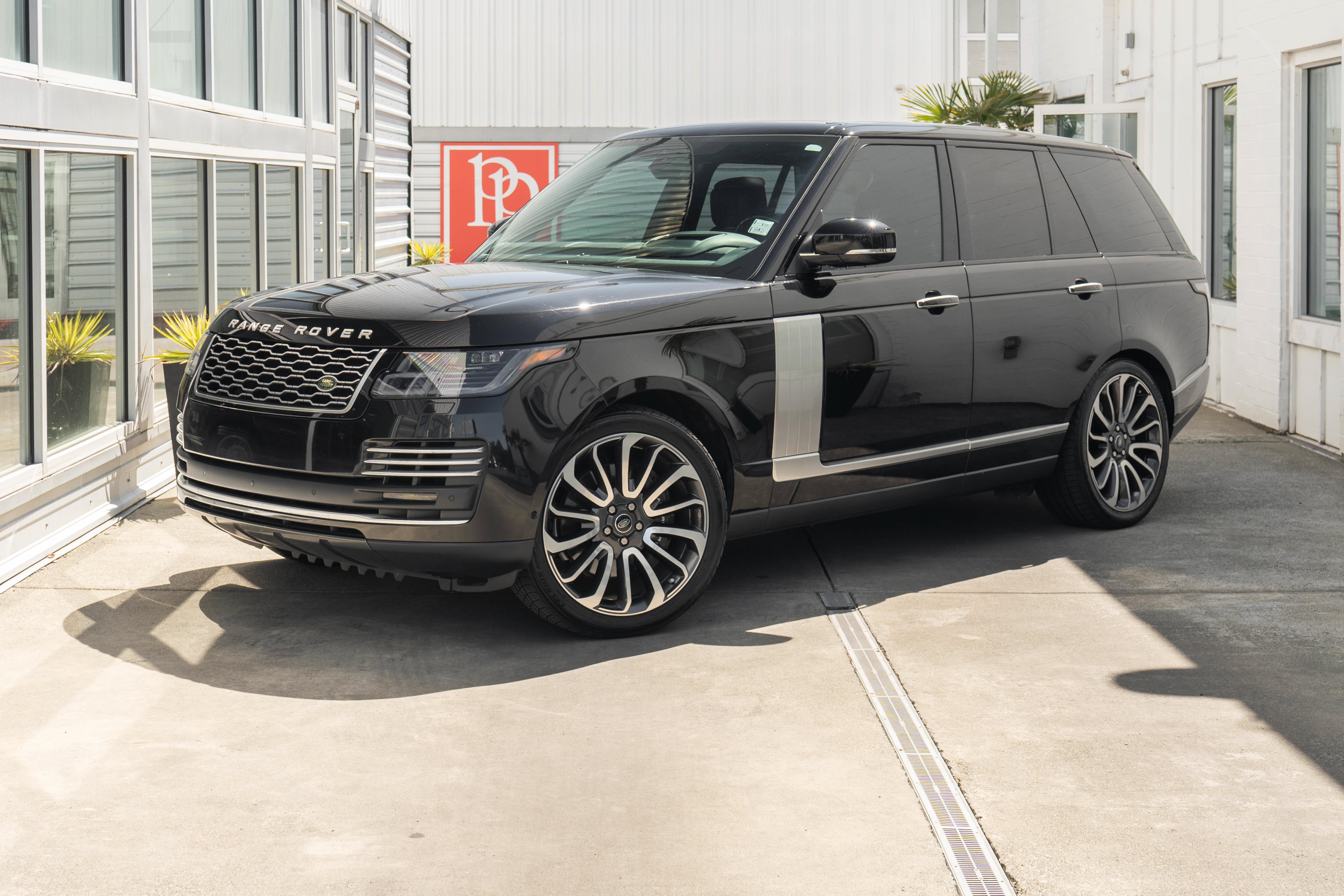 Used 2019 Land Rover Range Rover Autobiography AWD/4WD image 2