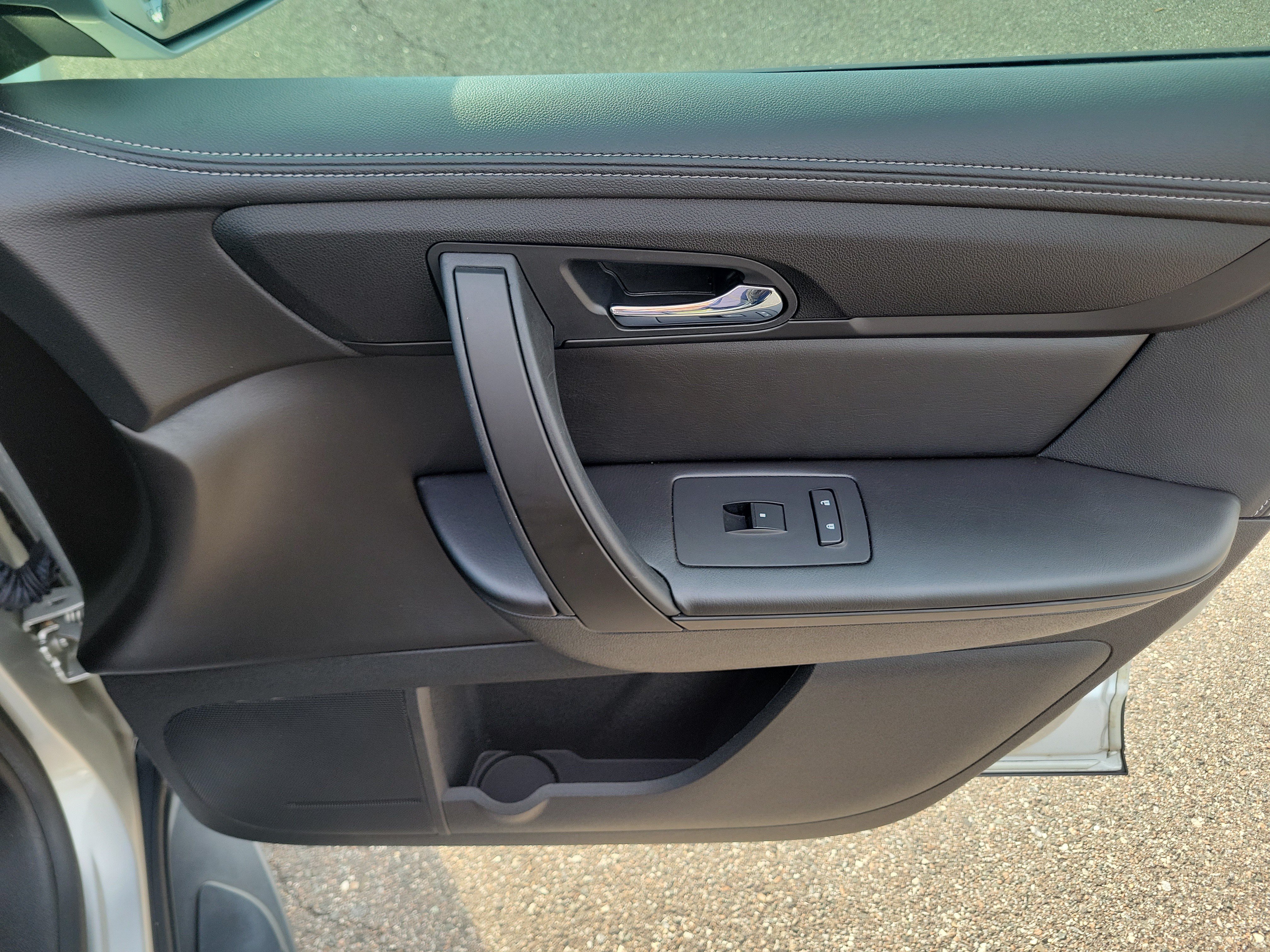 Used 2017 Chevrolet Traverse LT FWD image 9