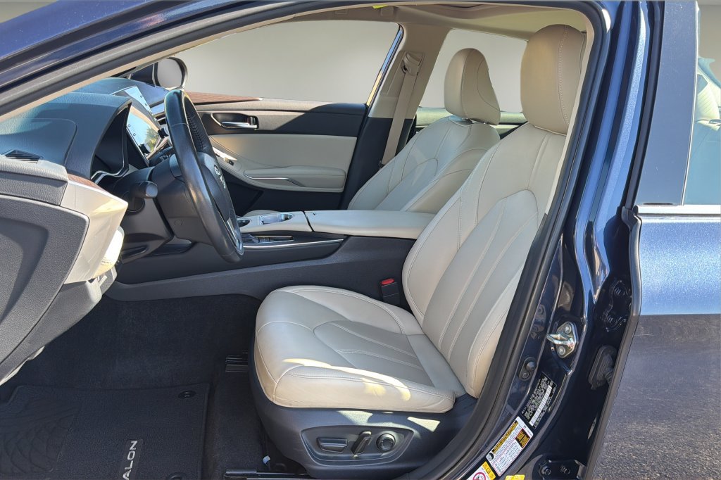 Certified 2019 Toyota Avalon XLE w/ Moonroof Package FWD image 13