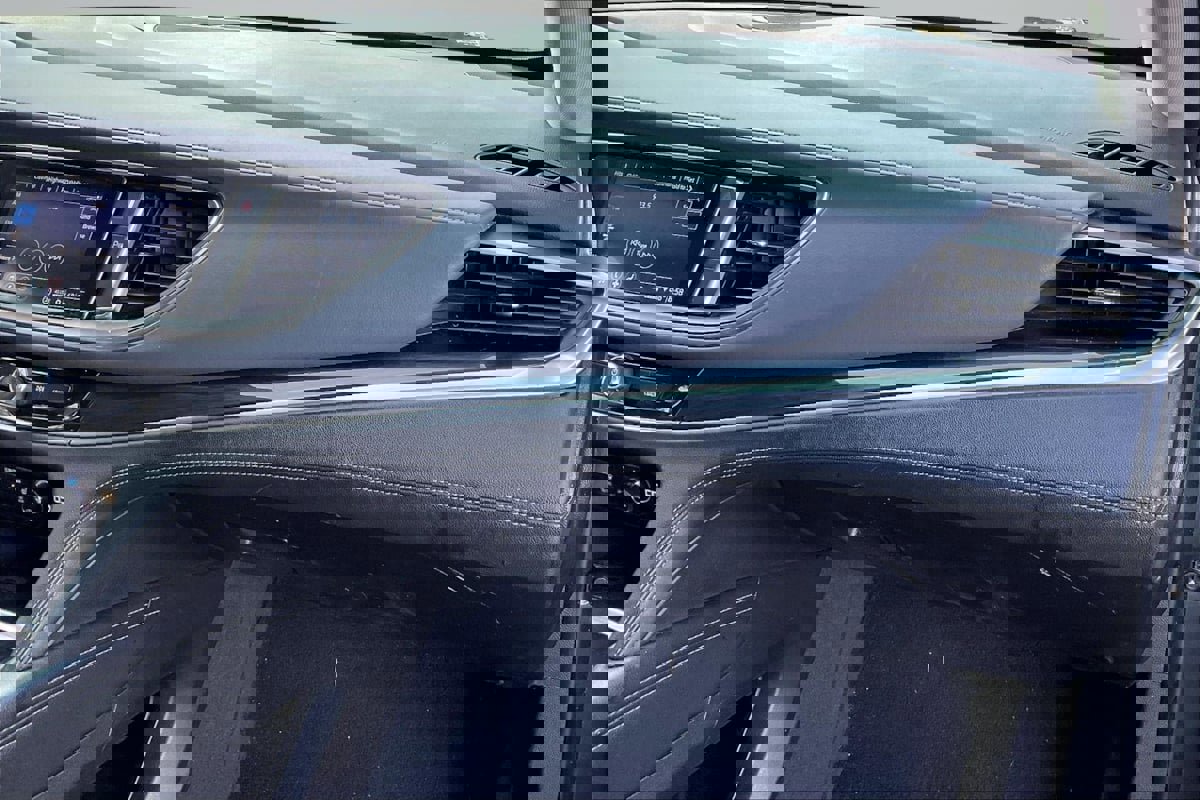 Used 2020 Buick Enclave Essence image 17