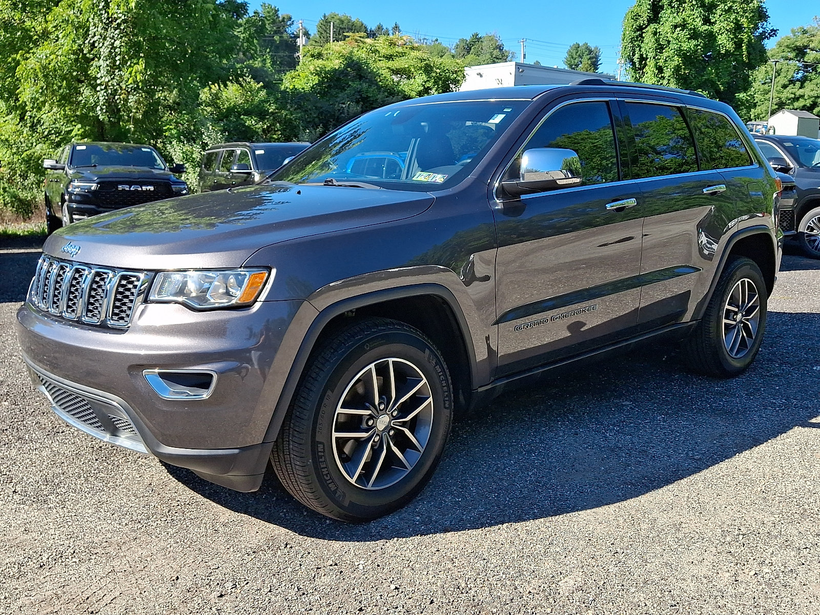 Used 2017 Jeep Grand Cherokee Limited AWD/4WD image 3