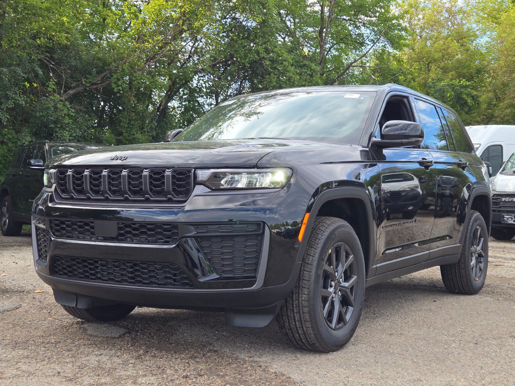 New 2027 Jeep Grand Cherokee Altitude AWD/4WD image 7