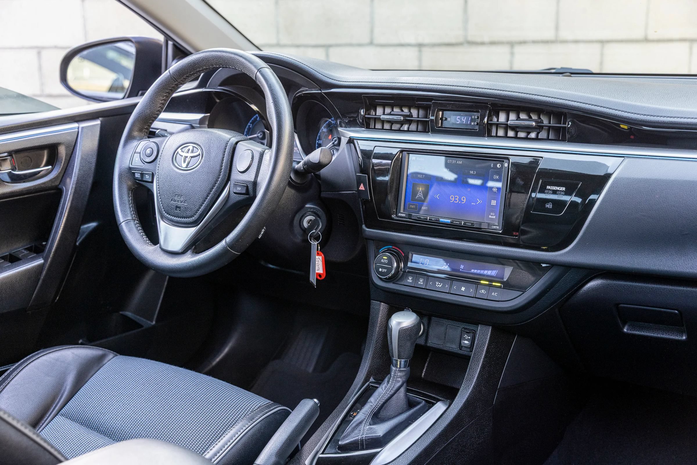 Used 2015 Toyota Corolla S FWD image 28
