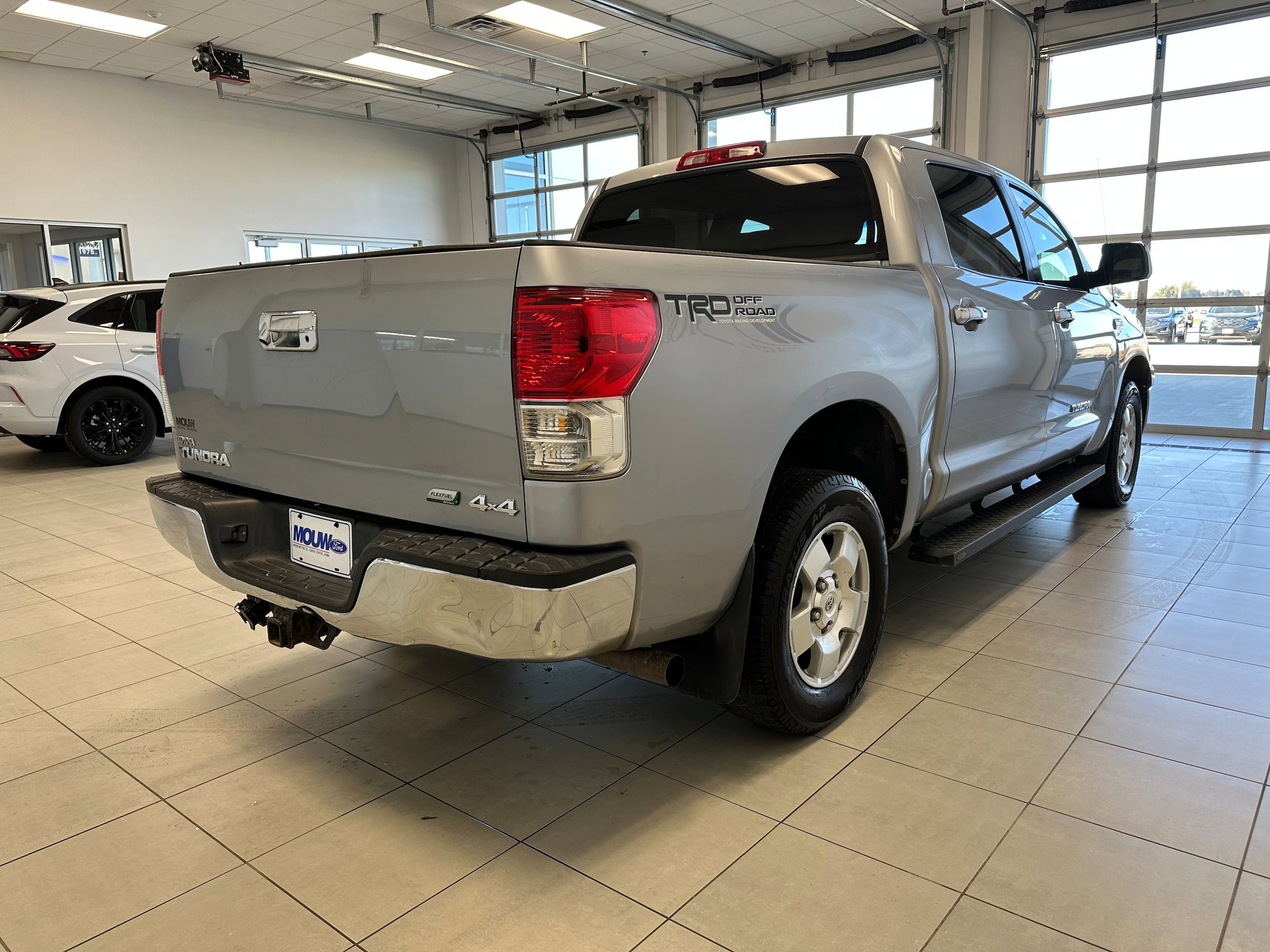 Used 2012 Toyota Tundra 4x4 CrewMax w/ Tow Pkg image 5