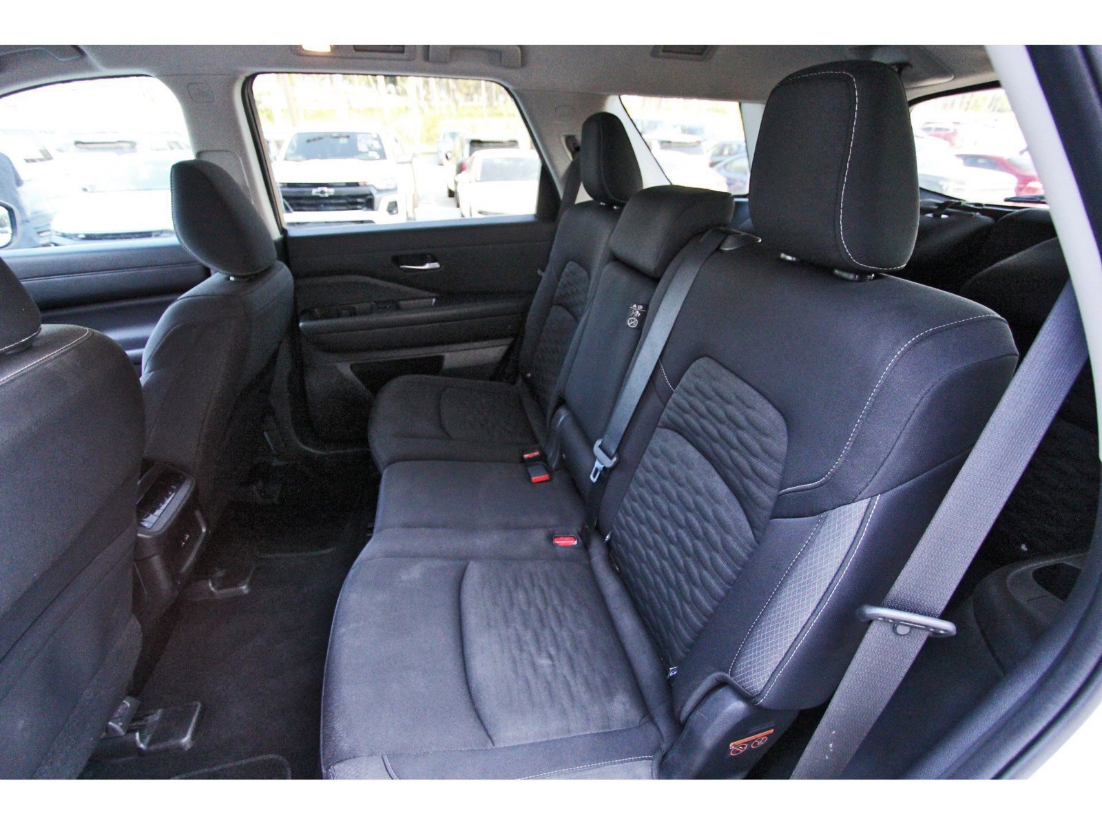 Used 2022 Nissan Pathfinder SV FWD image 13
