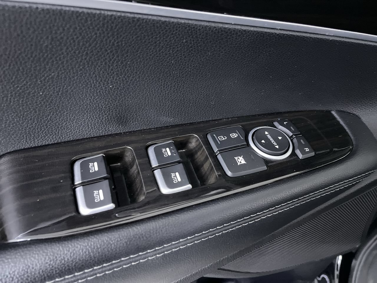 Used 2020 Kia Sorento LX AWD/4WD image 12