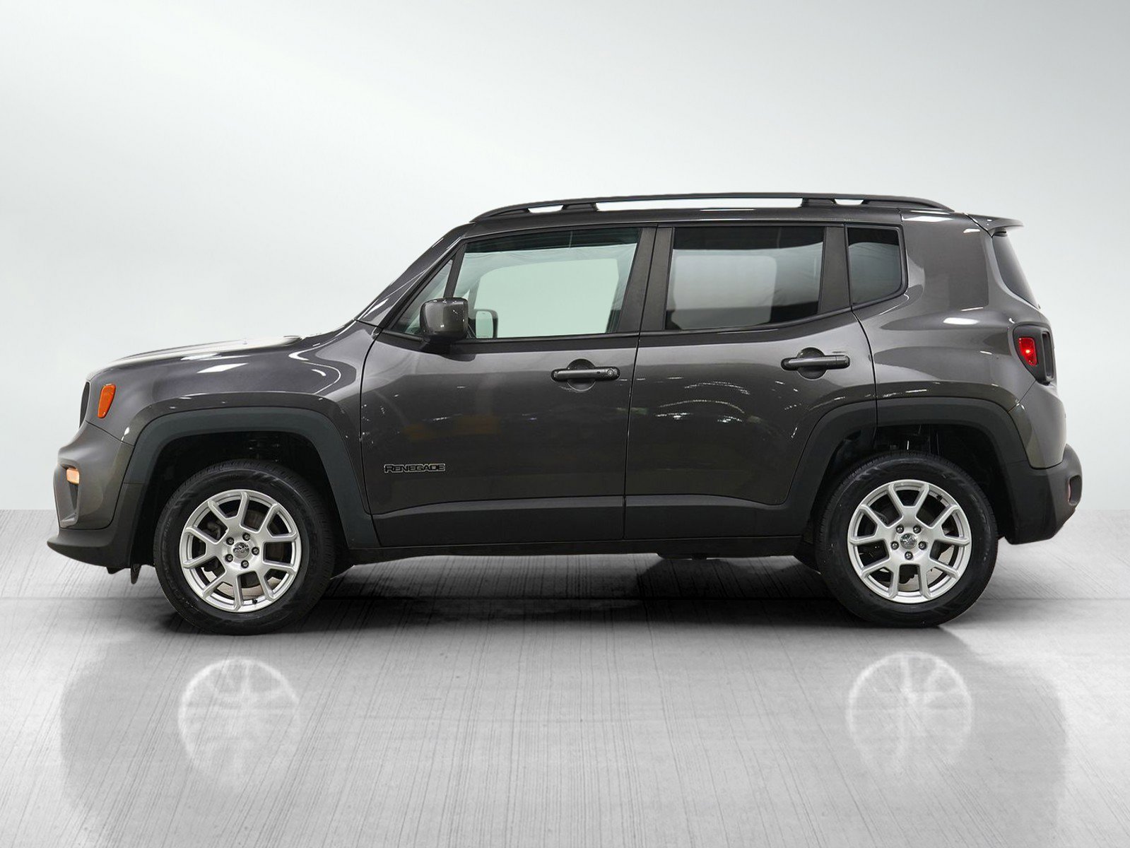 Used 2020 Jeep Renegade Latitude w/ Cold Weather Group AWD/4WD image 2