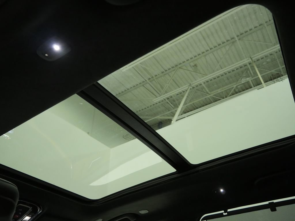 Used 2023 Jeep Grand Cherokee L Summit AWD/4WD image 4