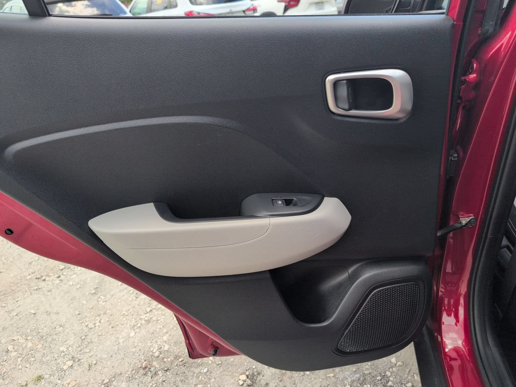 Used 2025 Hyundai Venue SEL FWD image 26