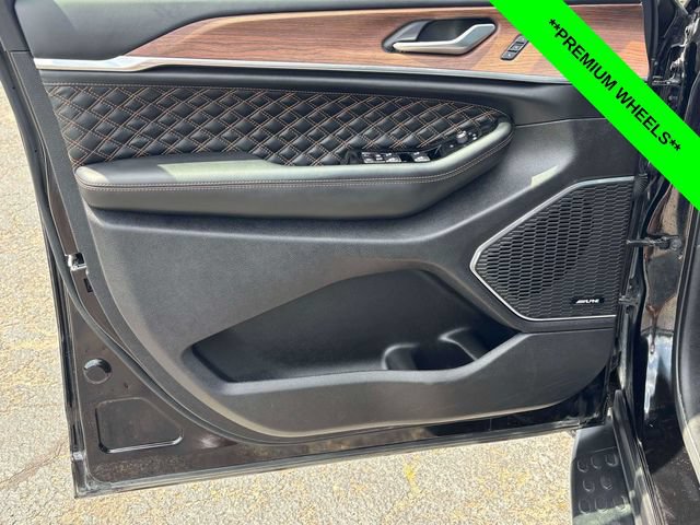 Used 2023 Jeep Grand Cherokee L Summit w/ Rear Seat Video Group I AWD/4WD image 10