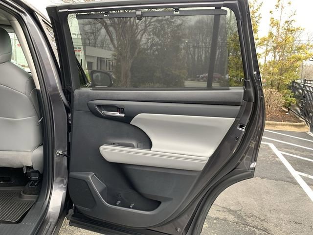 Certified 2024 Toyota Highlander XLE image 11