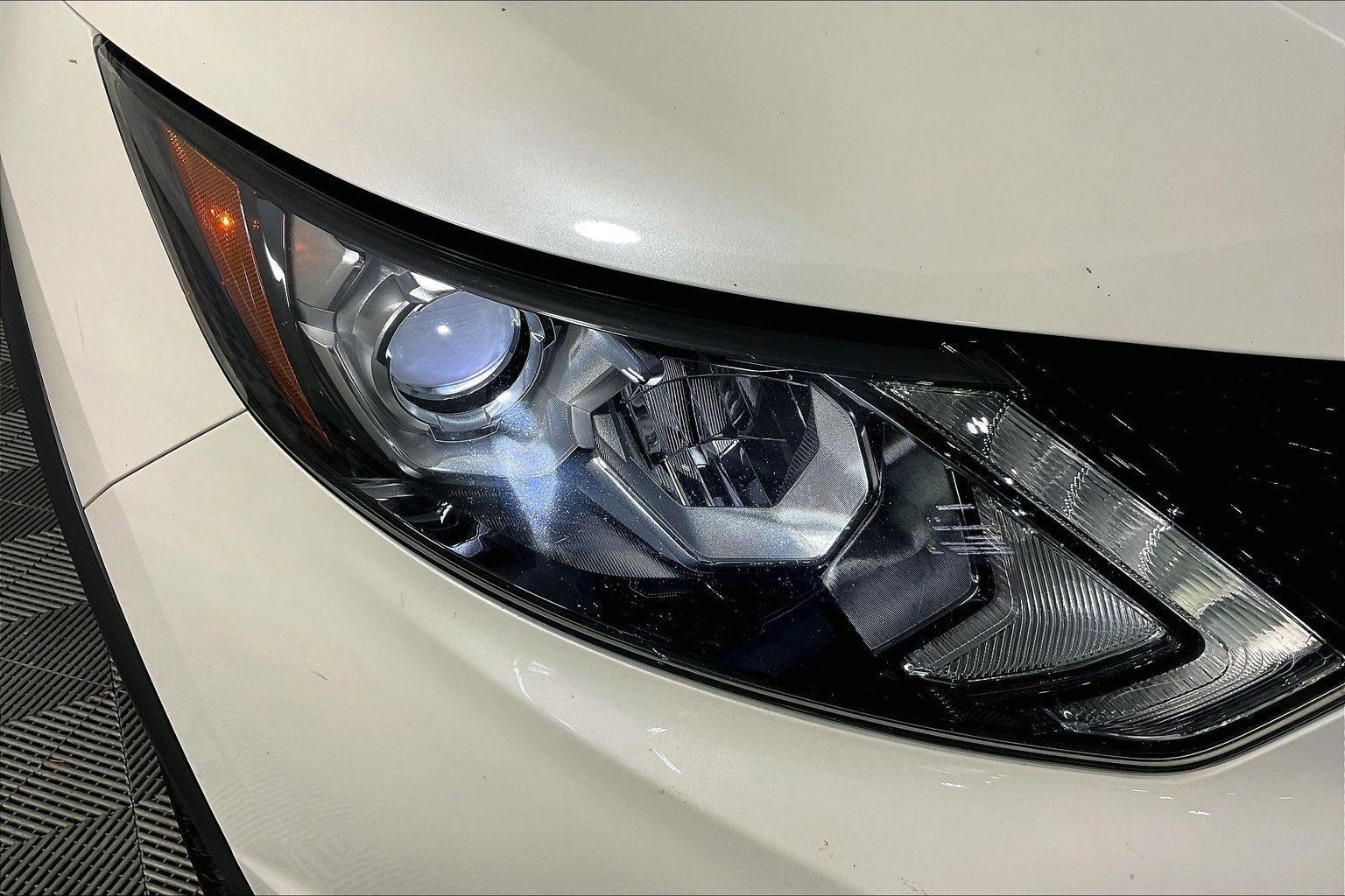 Certified 2018 Nissan Rogue Sport SL w/ SL Premium Package AWD/4WD image 32