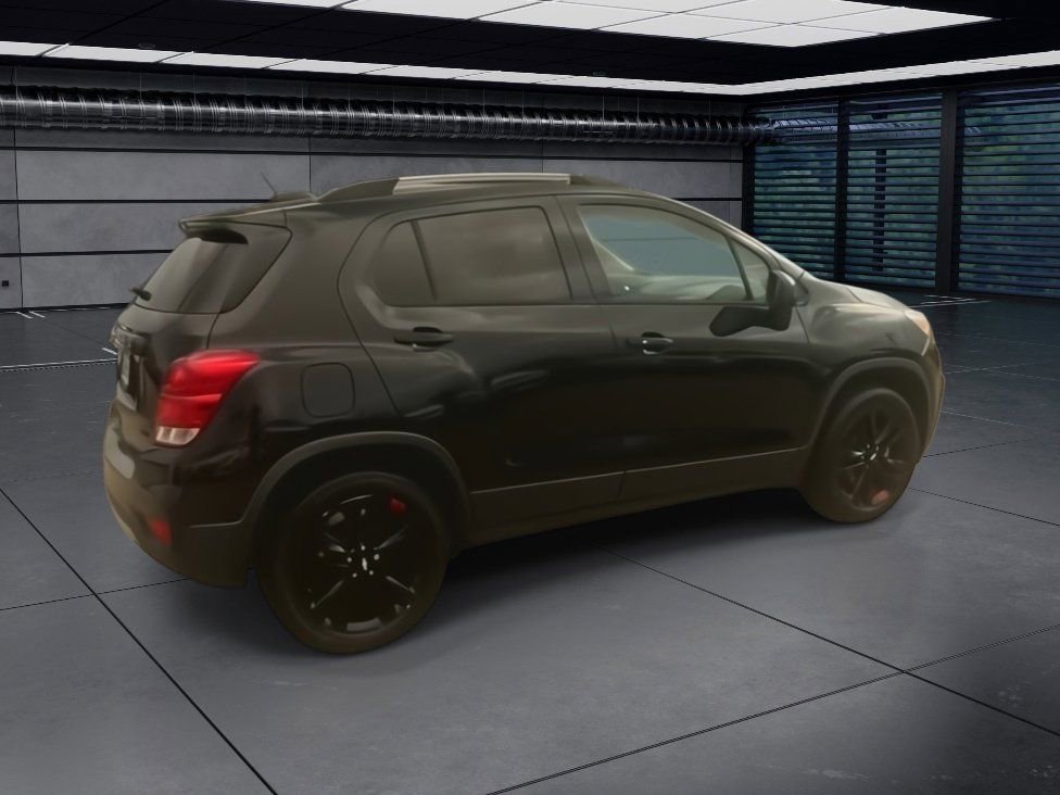 Used 2021 Chevrolet Trax LT w/ Redline Edition image 2