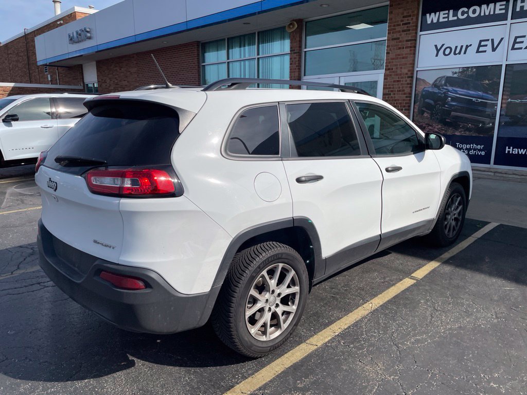 Used 2017 Jeep Cherokee Sport FWD image 5