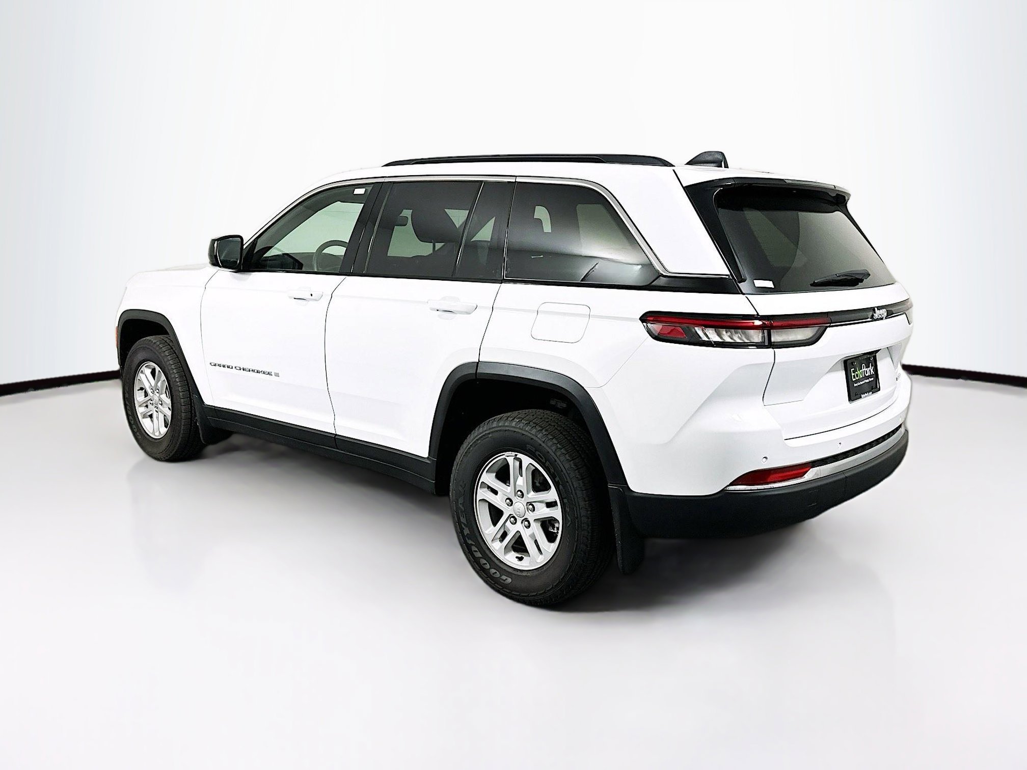 Used 2025 Jeep Grand Cherokee Laredo w/ MOPAR Finishing Package RWD image 5