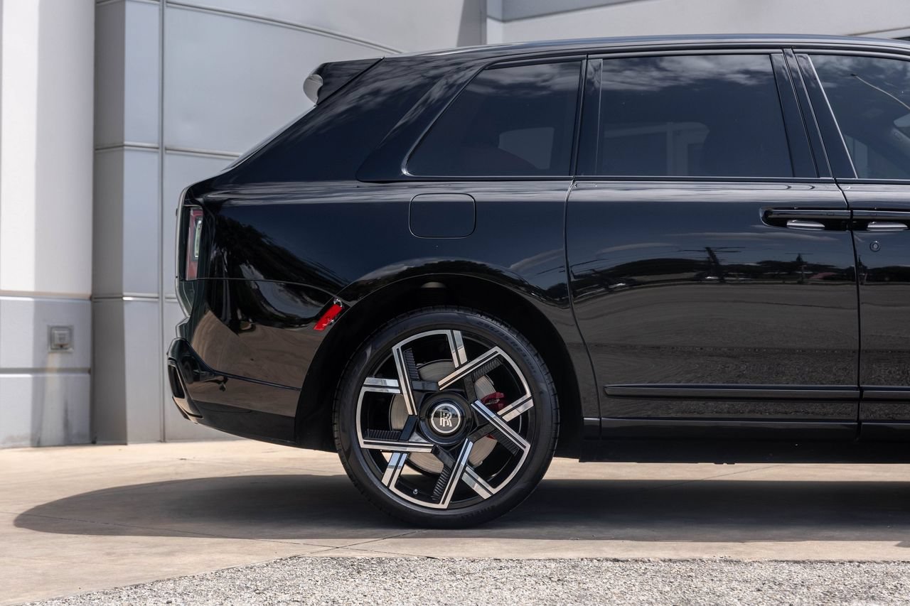 Certified 2025 Rolls-Royce Cullinan Black Badge w/ Leather Finishing Pack AWD/4WD image 9