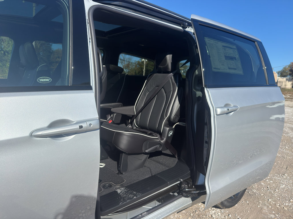 New 2026 Chrysler Pacifica Limited w/ S Appearance Package image 20