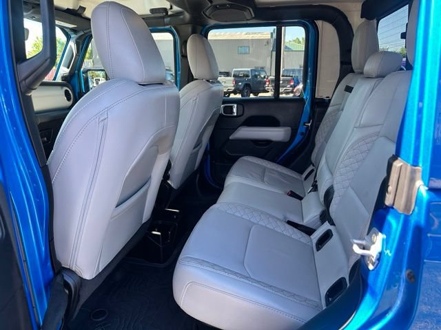 Used 2023 Jeep Gladiator Overland AWD/4WD image 18