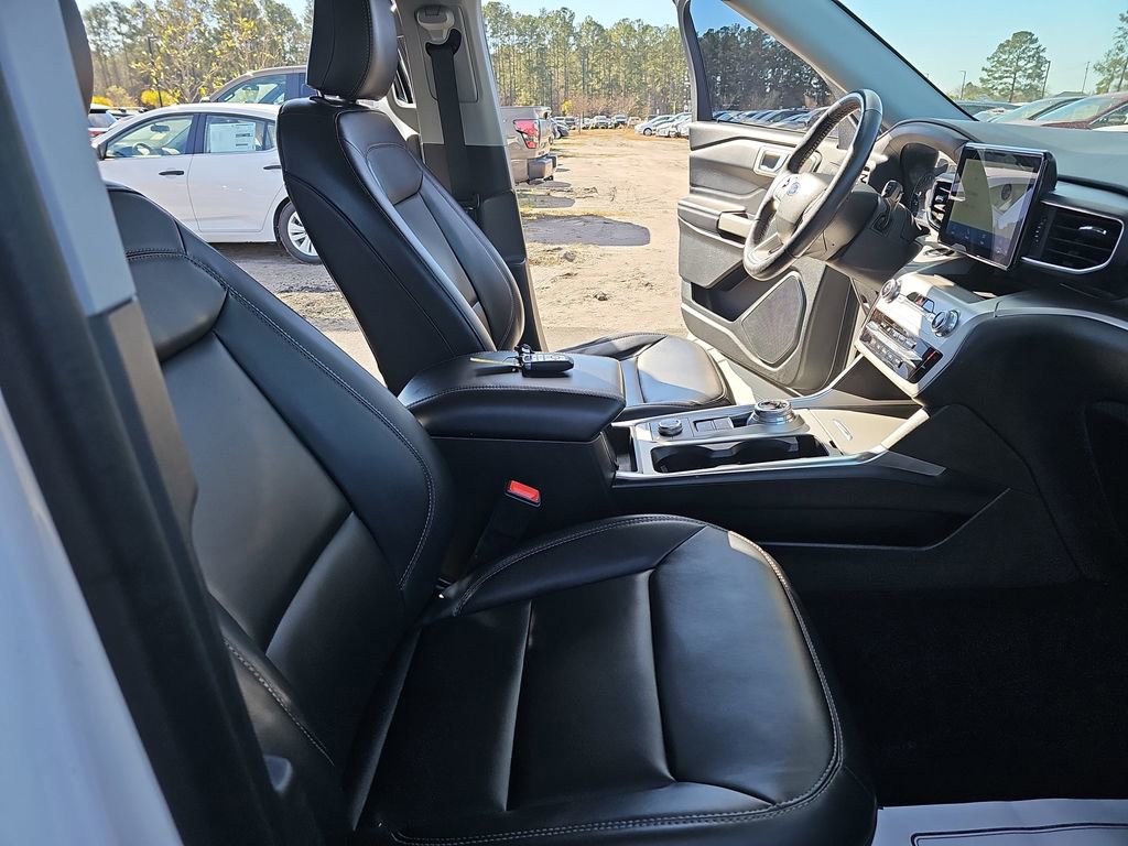 Used 2022 Ford Explorer XLT w/ Equipment Group 202A image 12
