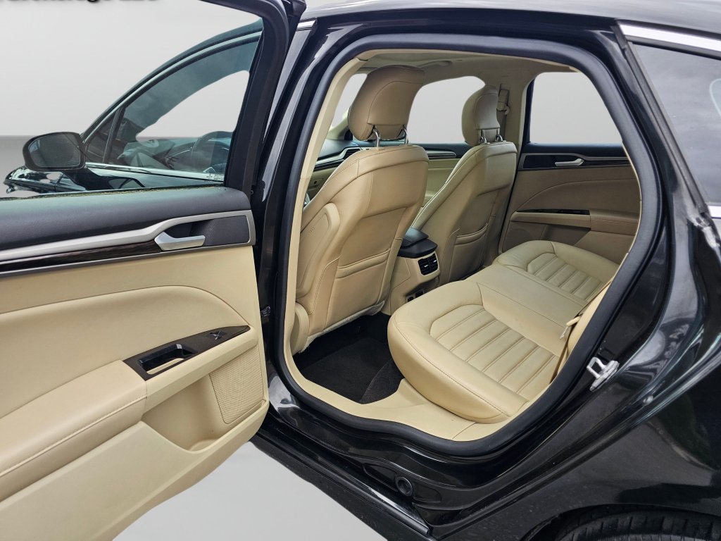 Used 2013 Ford Fusion SE FWD image 22