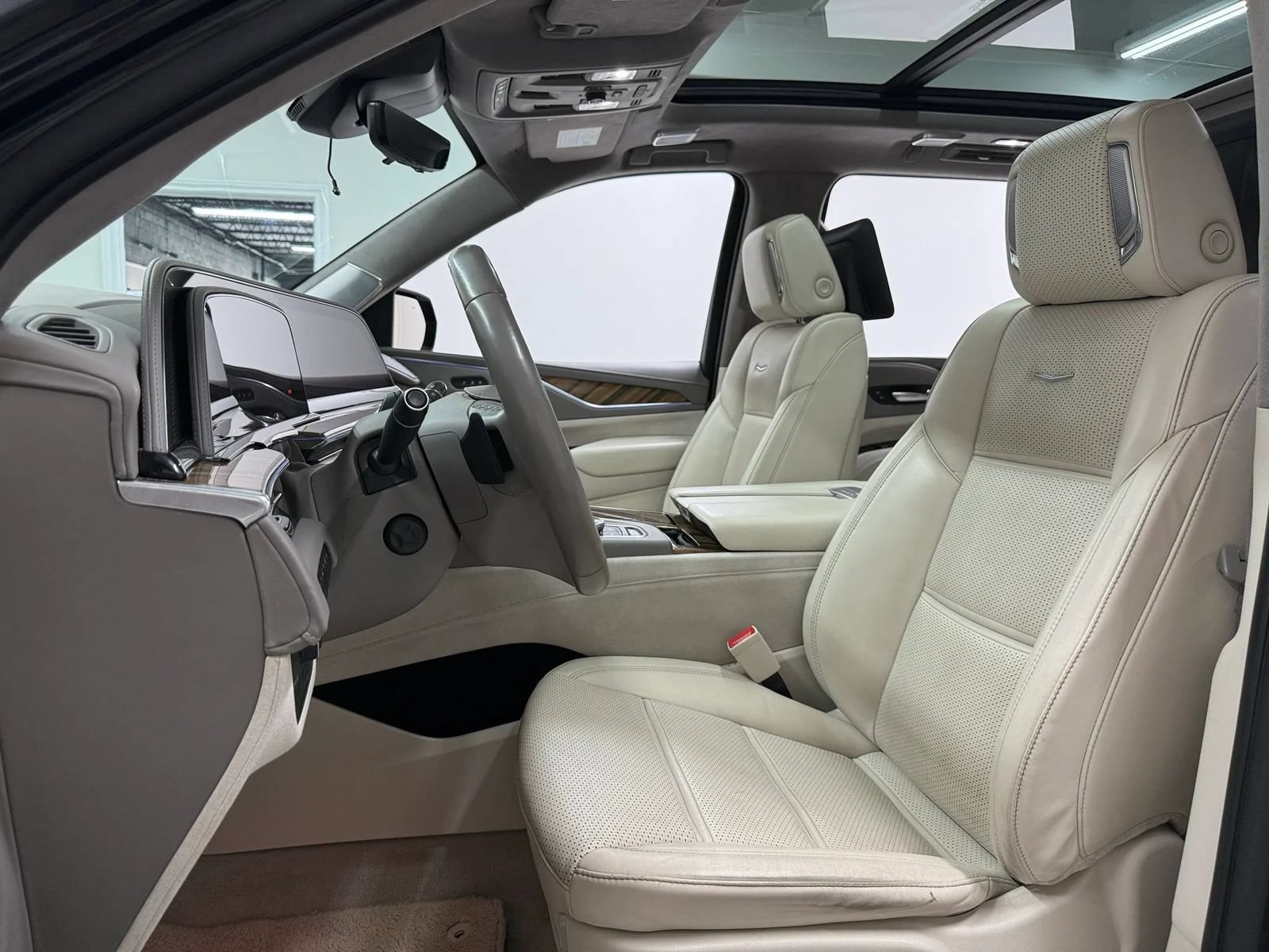 Used 2022 Cadillac Escalade ESV Premium Luxury Platinum AWD/4WD image 12