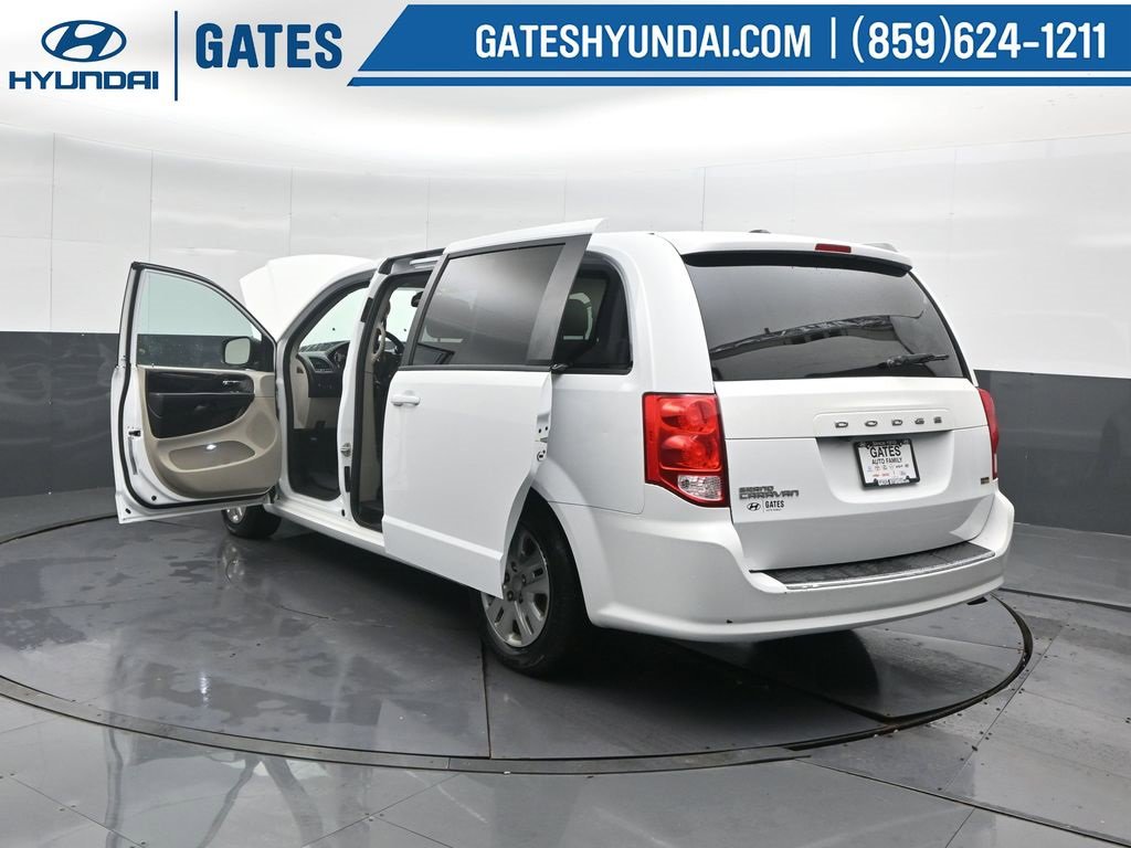 Used 2018 Dodge Grand Caravan SE w/ UConnect Hands-Free Group image 29
