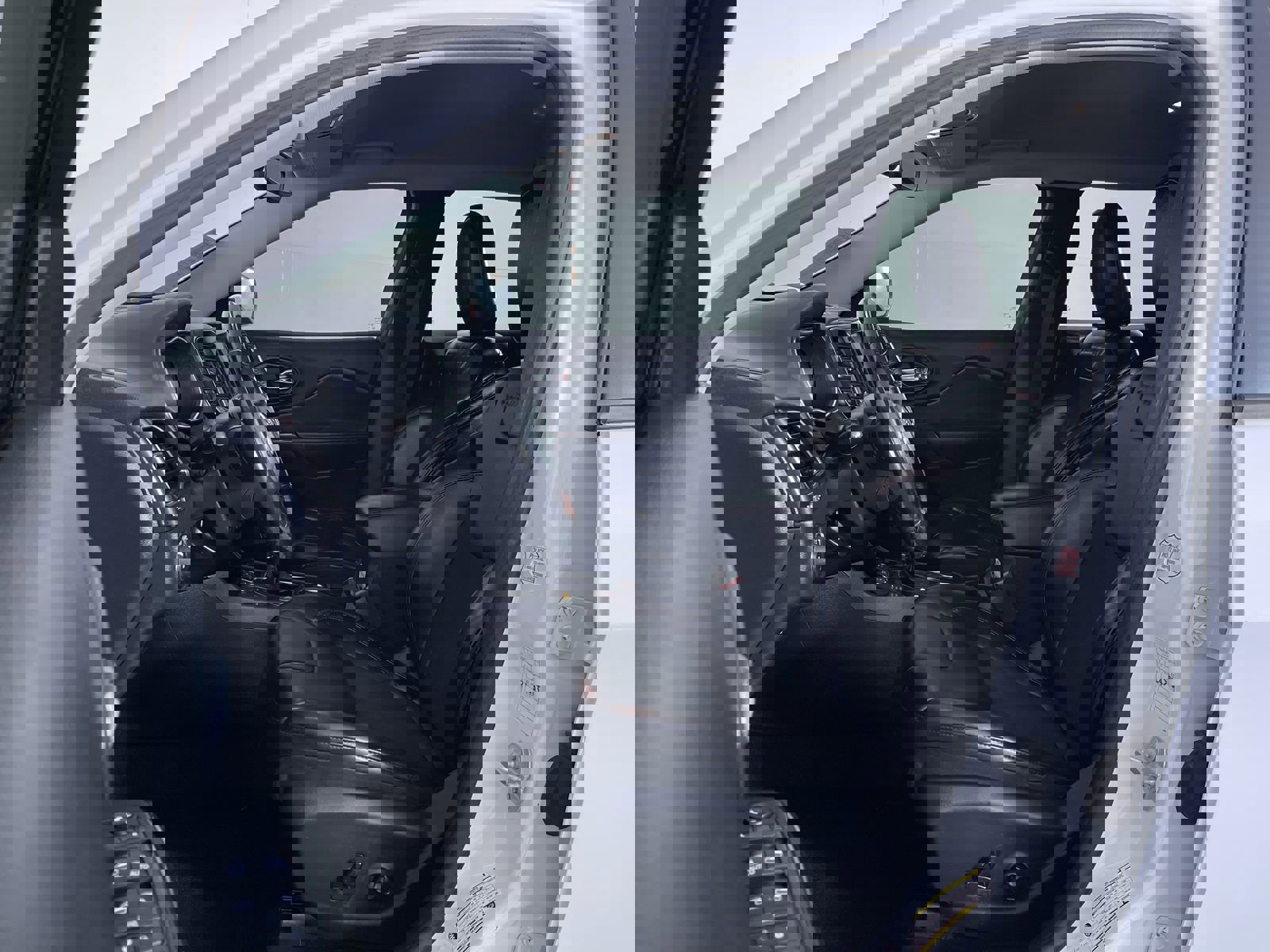 Used 2019 Jeep Cherokee Trailhawk image 15