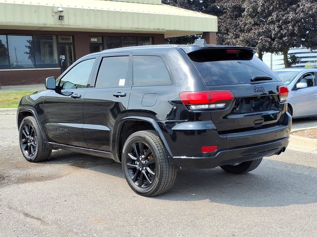 Used 2021 Jeep Grand Cherokee Laredo X AWD/4WD image 3