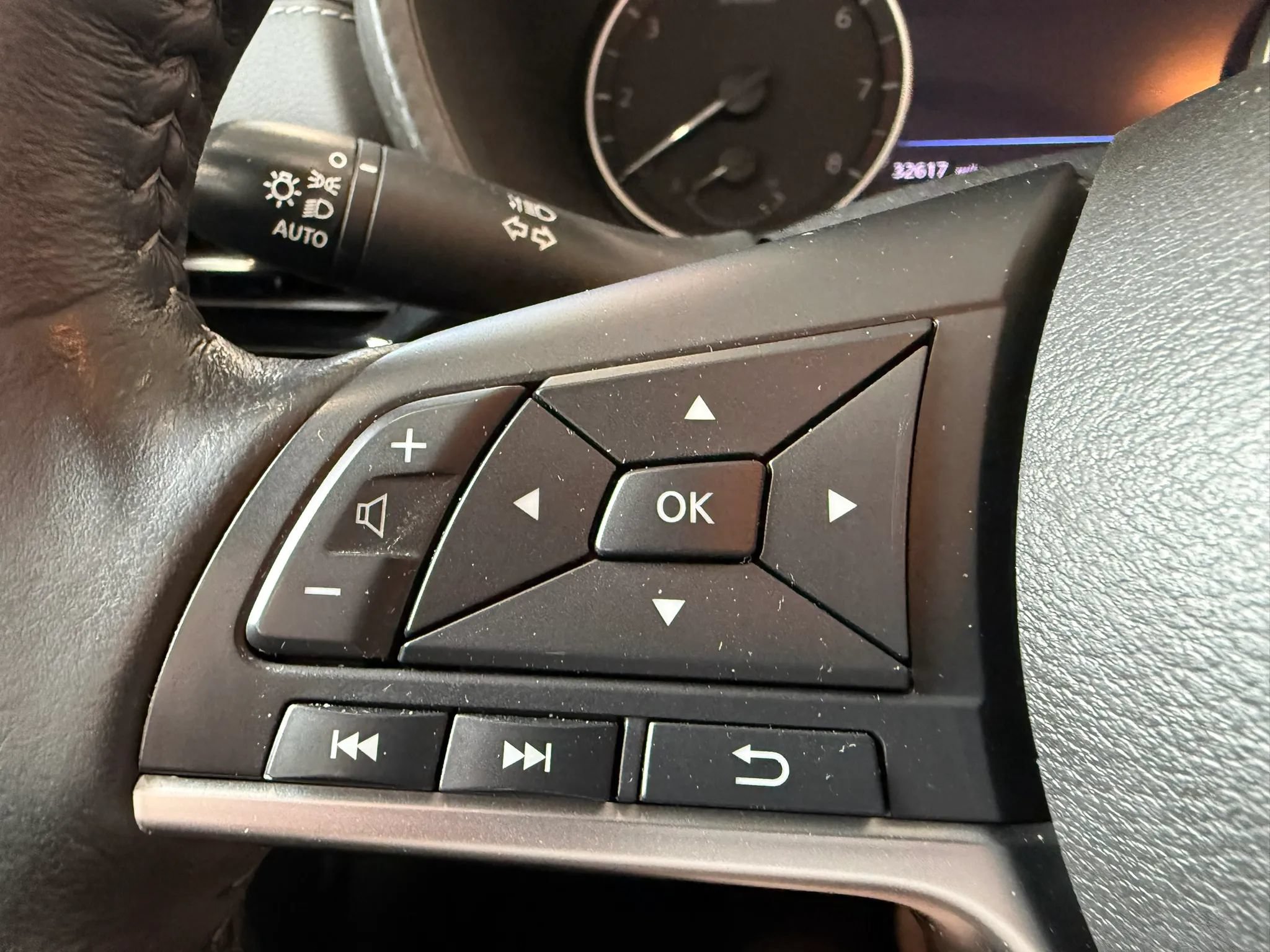 Used 2023 Nissan Sentra SV w/ All-Weather Package FWD image 28