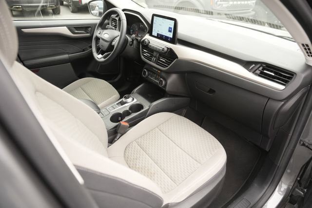 Used 2022 Ford Escape SE w/ SE Sport Appearance Package image 17