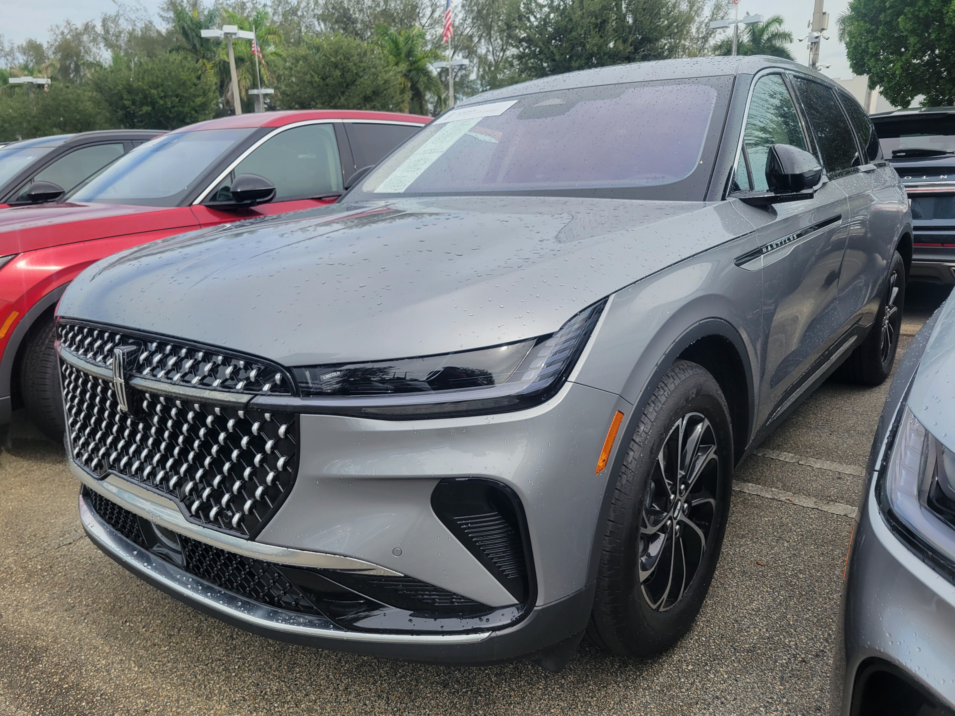 Certified 2025 Lincoln Nautilus Premier AWD/4WD image 2