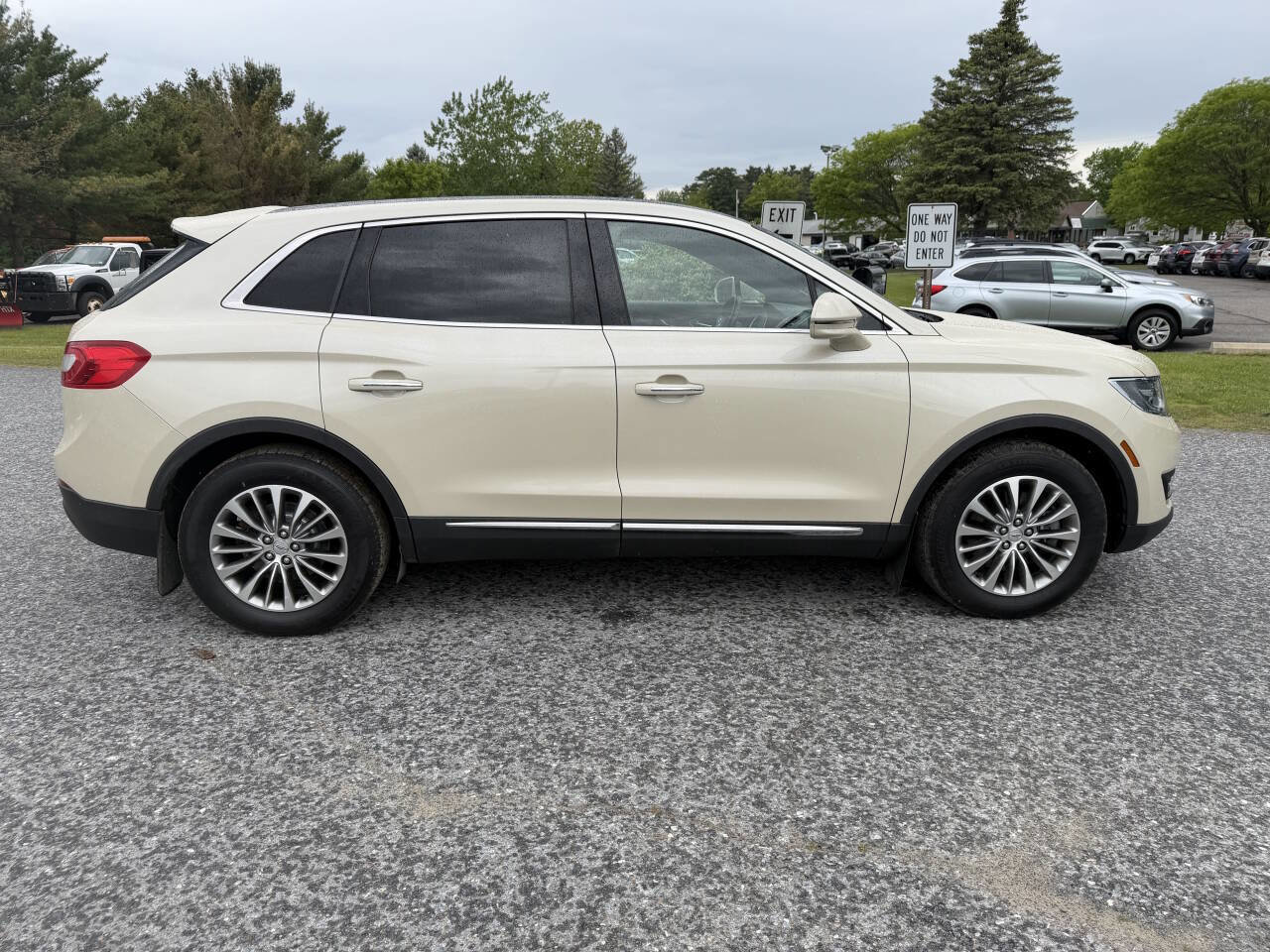 Used 2018 Lincoln MKX Select w/ Select Plus Package AWD/4WD image 6