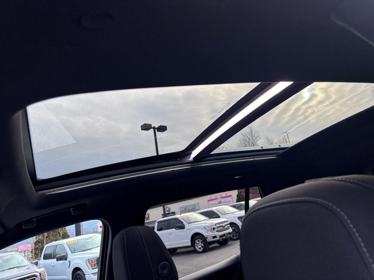 Used 2025 Chevrolet Equinox LT w/ Safety and Technology Package FWD image 8