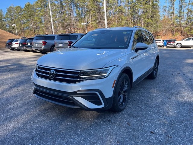 Used 2024 Volkswagen Tiguan SE image 36