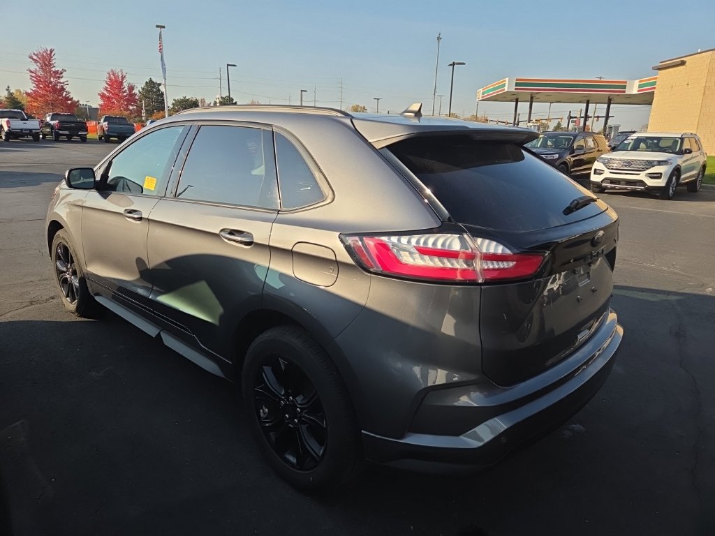 Used 2024 Ford Edge SE w/ Black Appearance Package AWD/4WD image 8
