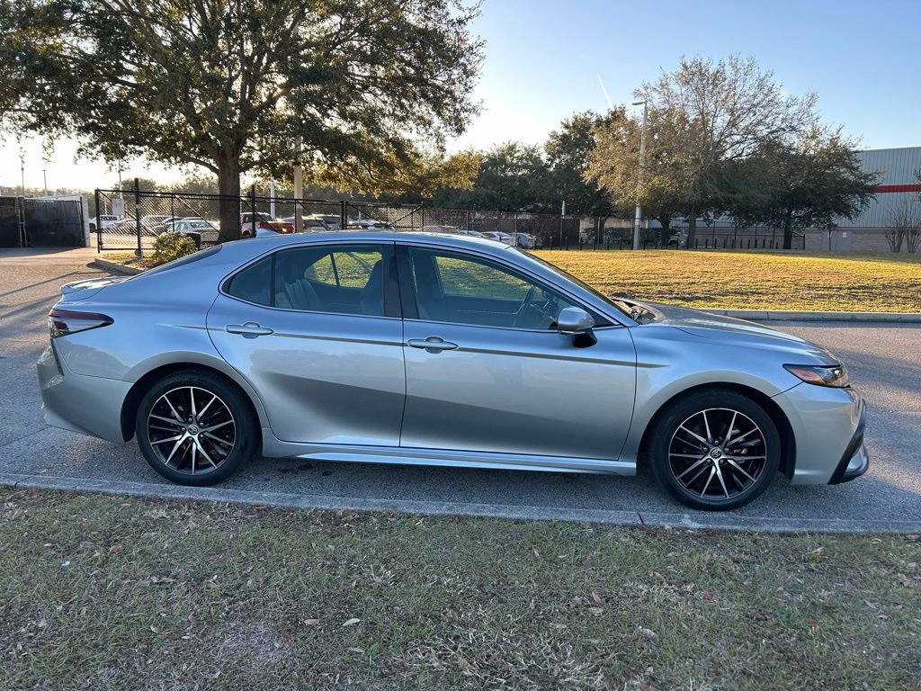 Used 2024 Toyota Camry SE image 6