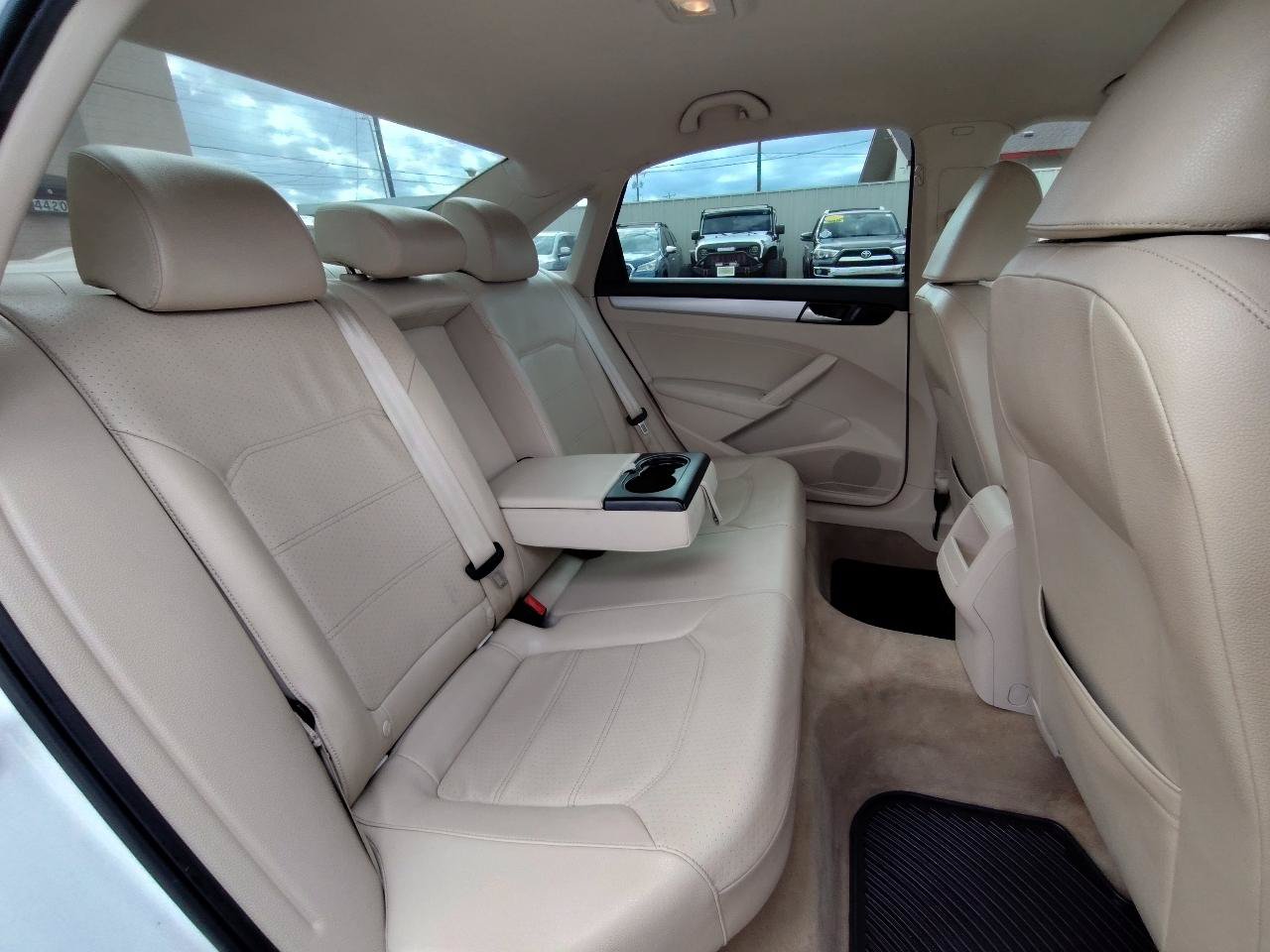 Used 2012 Volkswagen Passat 2.5 SE FWD image 35