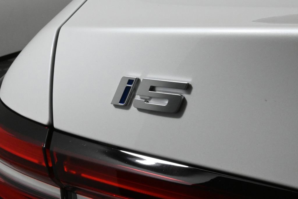 Used 2025 BMW i5 xDrive40 w/ Premium Package image 38